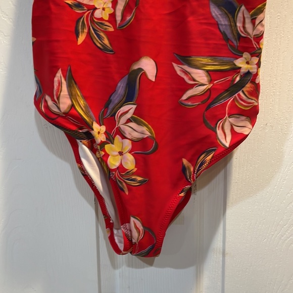 New! Old Navy Red Floral Scoop One Piece Swimsuit M - Picture 3 of 7